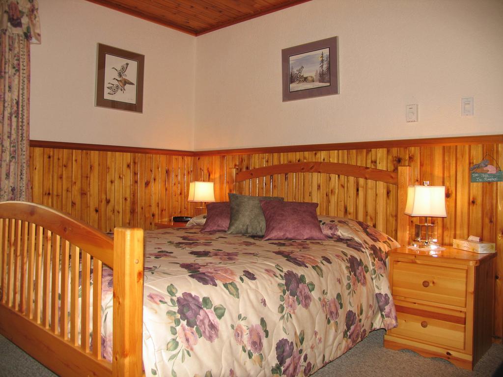 Blue Grouse Country Inn Clearwater Room photo